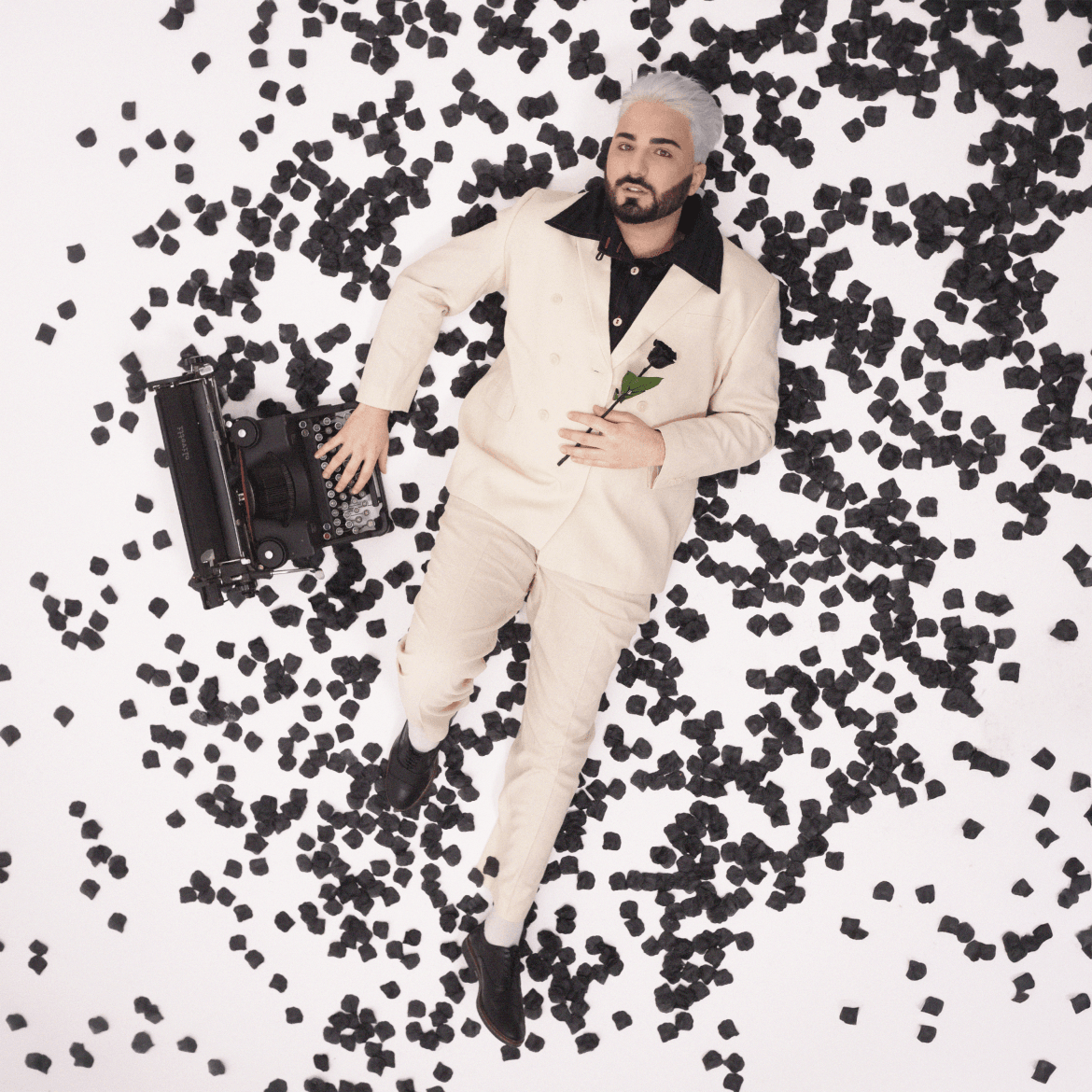 Sacrane presenta “Black Flower” a CHATBOT: un inno alla liberazione dalle tenebre